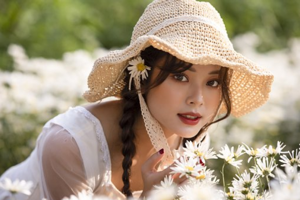 Image of a pretty girl wearing a hat